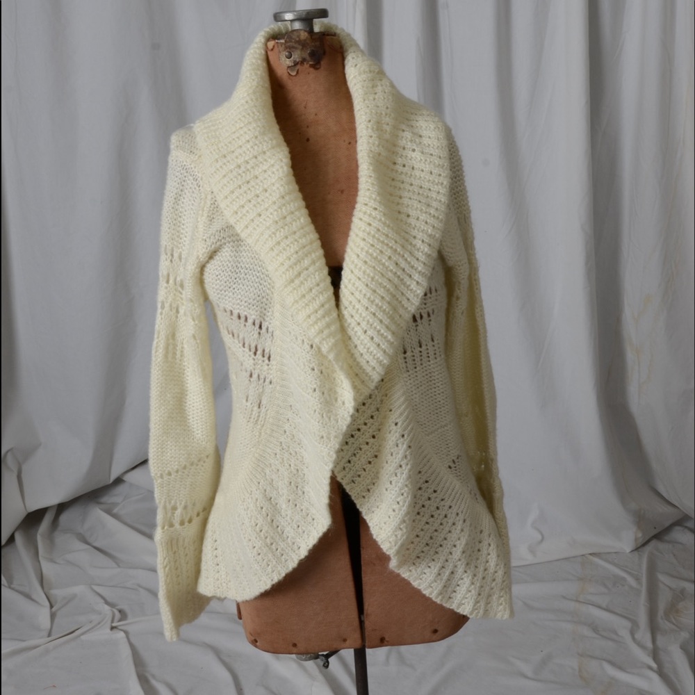Flowing open sweater